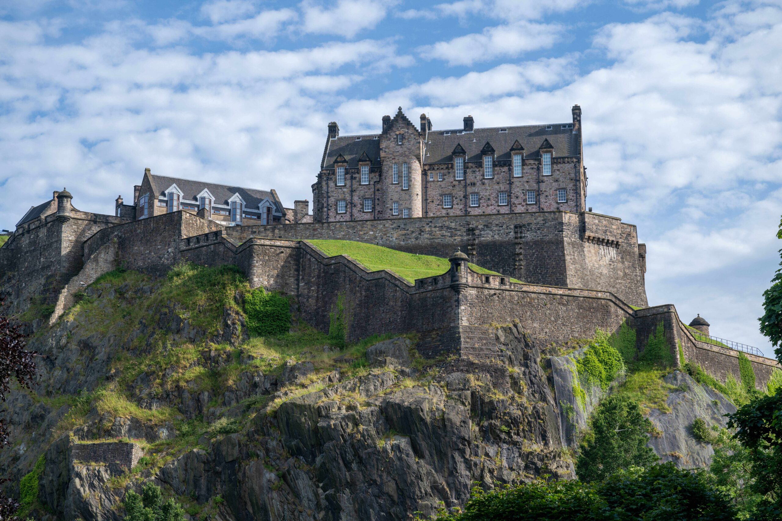 Read more about the article Is One Day in Edinburgh Enough? My Story, Your Blueprint