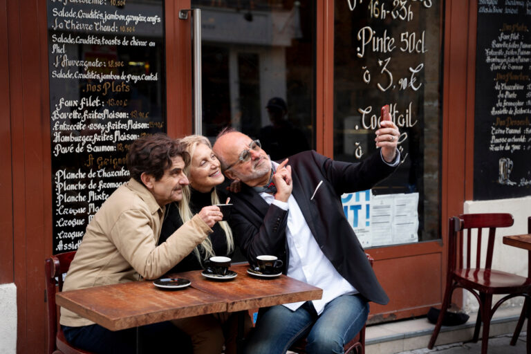 Which Coffee Shops in Montmartre Are Local Favorites : Paris’s Instagram-Famous Cafés?