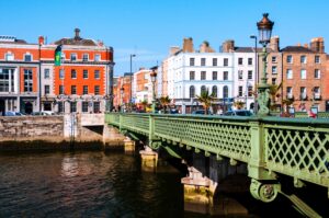 Read more about the article My Unbeatable Ireland Itinerary 7 Days Road Trip Through the Emerald Isle